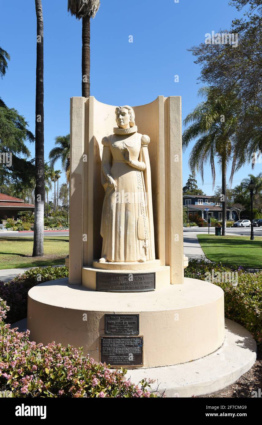 ANAHEIM, CALIFORNIA - 31 MAR 2021: Pearson Park Monument a Helena Modjeska una actriz polaca que emigró a Anaheim en 1876. Foto de stock