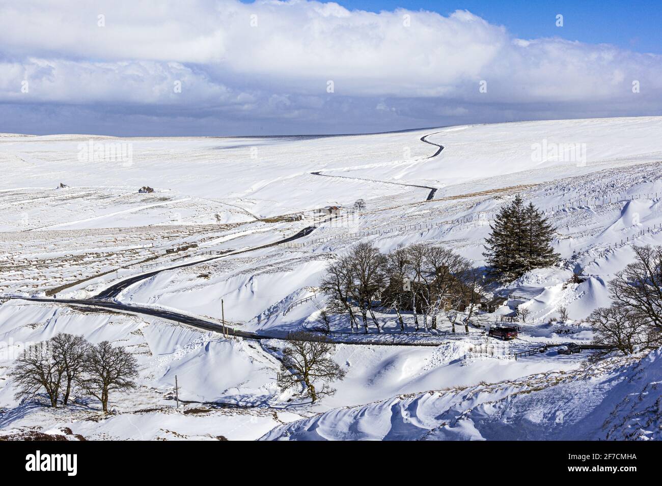 Invierno en los Peninos - un paisaje nevado en Coalcleugh, Northumberland Reino Unido Foto de stock