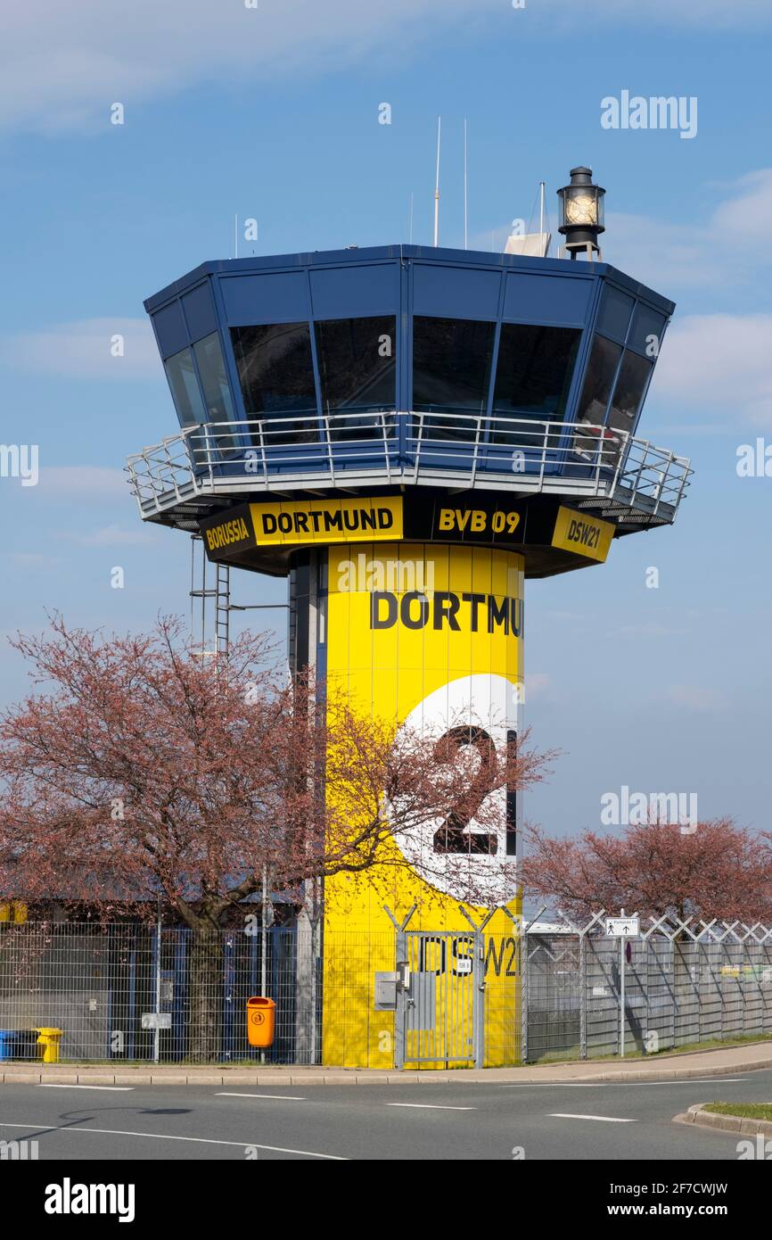 Torre en el aeropuerto de Dortmund, Ruhr Area, Renania del Norte-Westfalia, Alemania, Europa Foto de stock