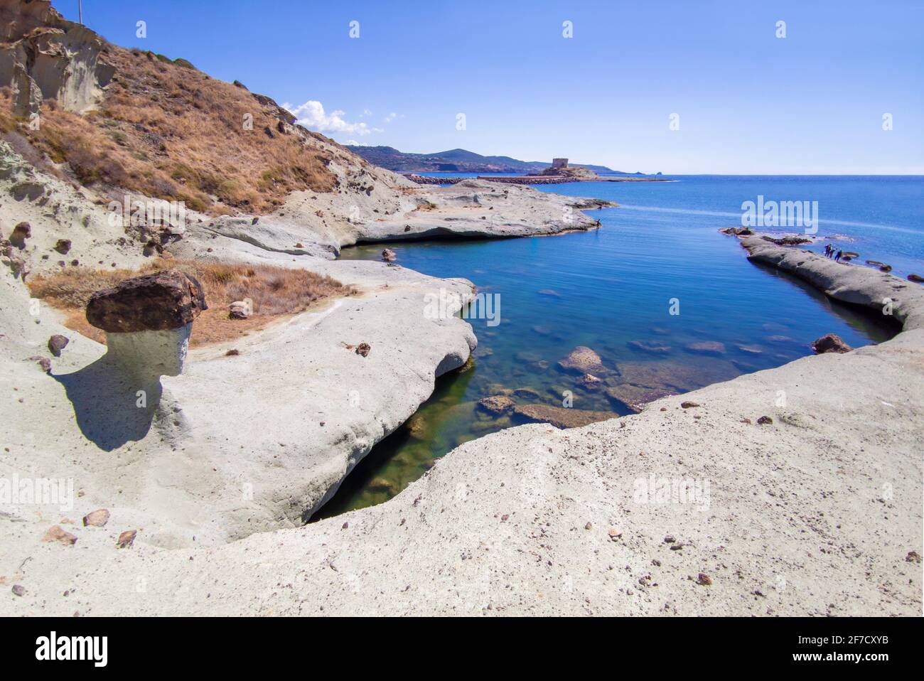 Bosa (Cerdeña, Italia) - una vista del pintoresco y encantador casco antiguo en la costa marina de Oristano, uno de los más bellos de Cerdeña Foto de stock