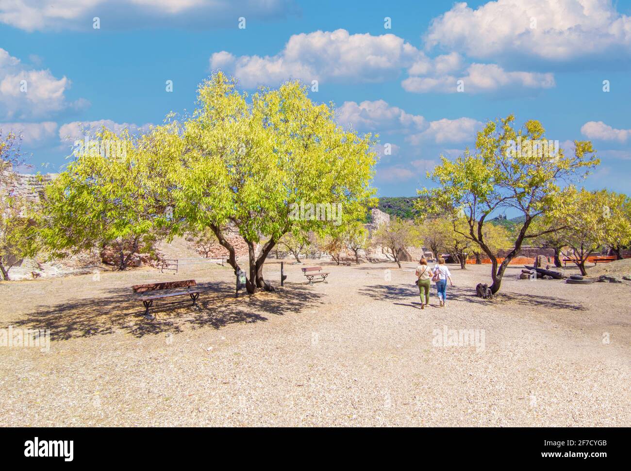 Bosa (Cerdeña, Italia) - una vista del pintoresco y encantador casco antiguo en la costa marina de Oristano, uno de los más bellos de Cerdeña Foto de stock