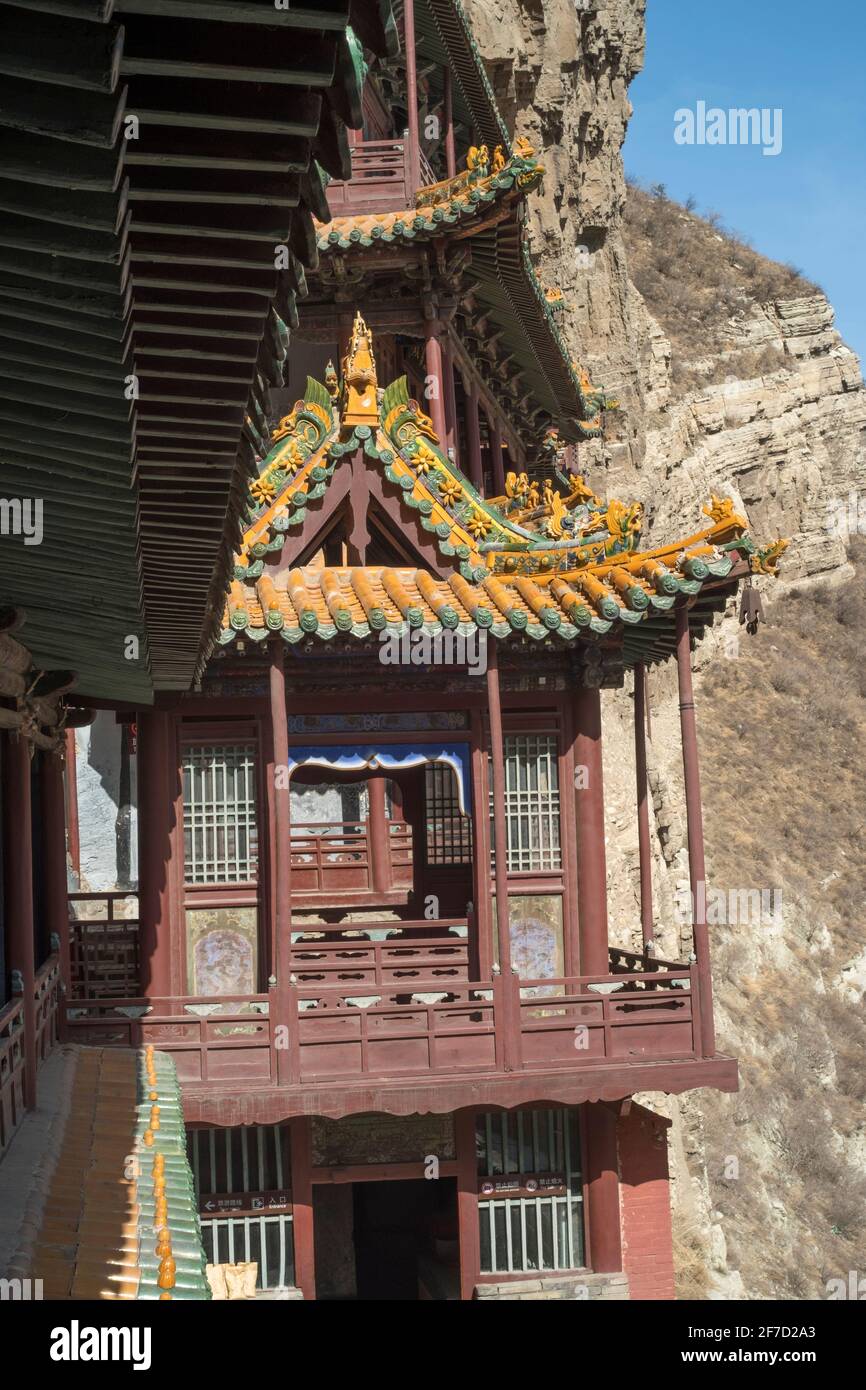 XuanKong Si (Templo Colgante) al pie de la montaña Hengshan en la provincia de Shanxi, a unas 300 millas al suroeste de Beijing, China. Foto de stock