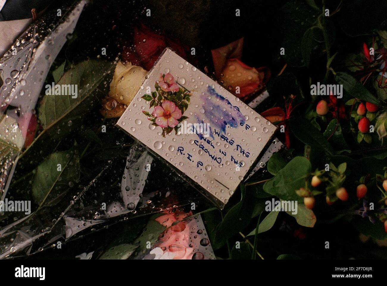 Princesa Diana muerte 31 de agosto de 1997Message en el Palacio de Kensington in Memoria de la princesa Diana Foto de stock