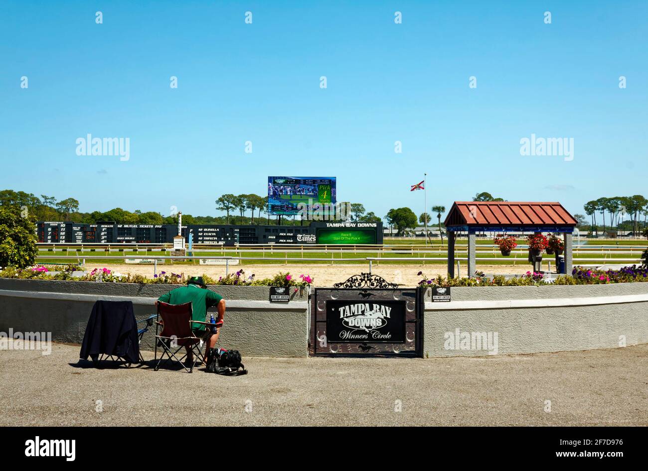 Escena del hipódromo, Círculo del Ganador, pistas de tierra y césped, tablero de video en el campo, tableros de información, deporte, competición, Tampa Bay Downs, Florida, Tampa, Foto de stock