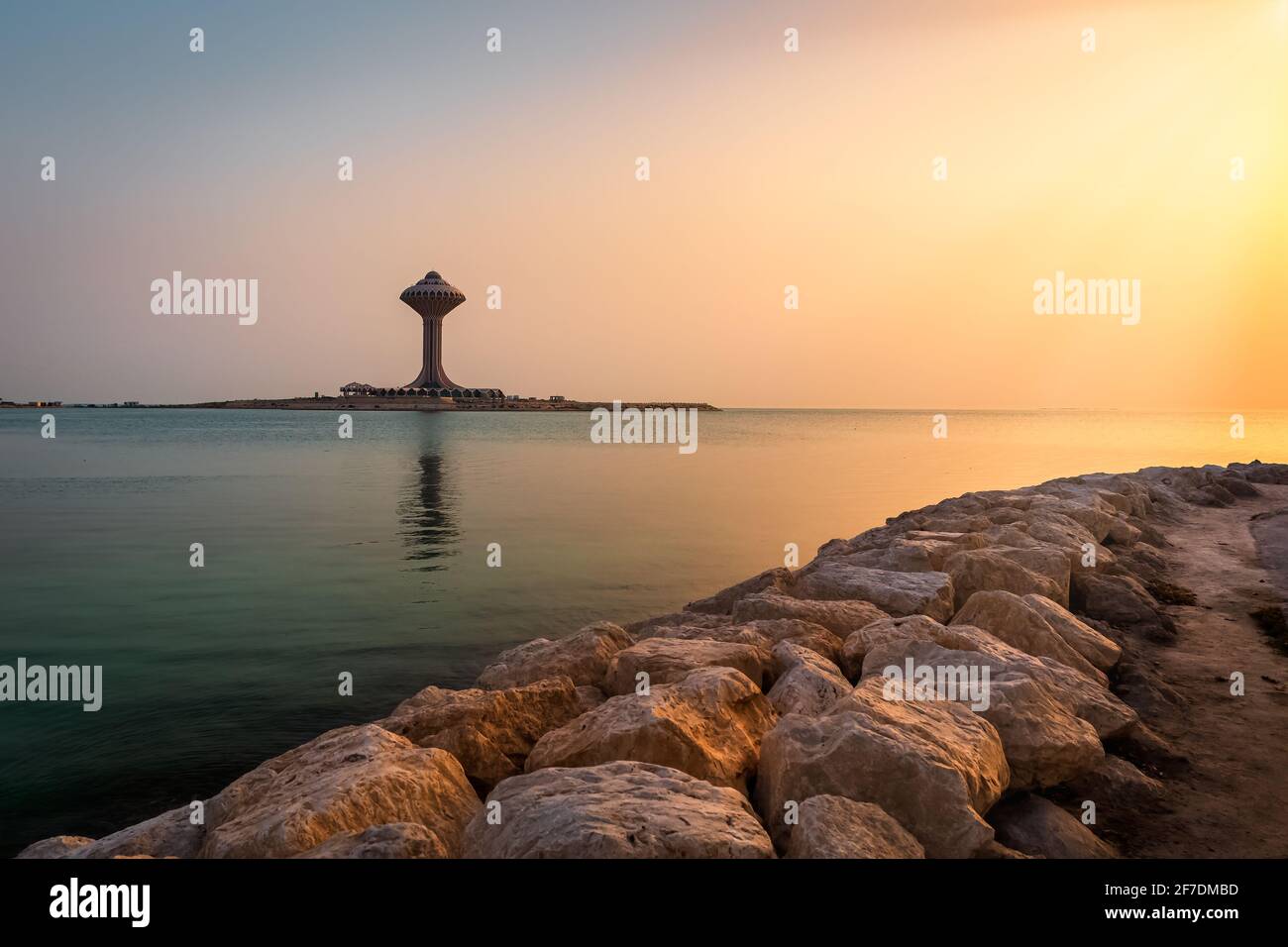 Khobar Water Tower durante el día, Provincia Oriental, al Khobar, Arabia Saudita. 02-ABRIL-2021. Foto de stock