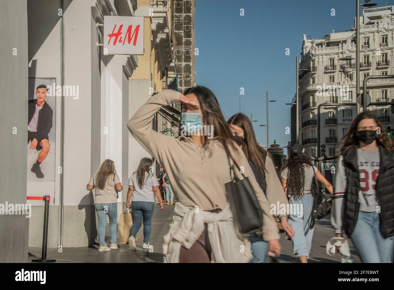 Madrid, España. 06th de abril de 2021. Hit by the coronavirus, H&M ha  anunciado un fuerte ajuste en el mercado español. La empresa sueca de  distribución de moda, número dos en el