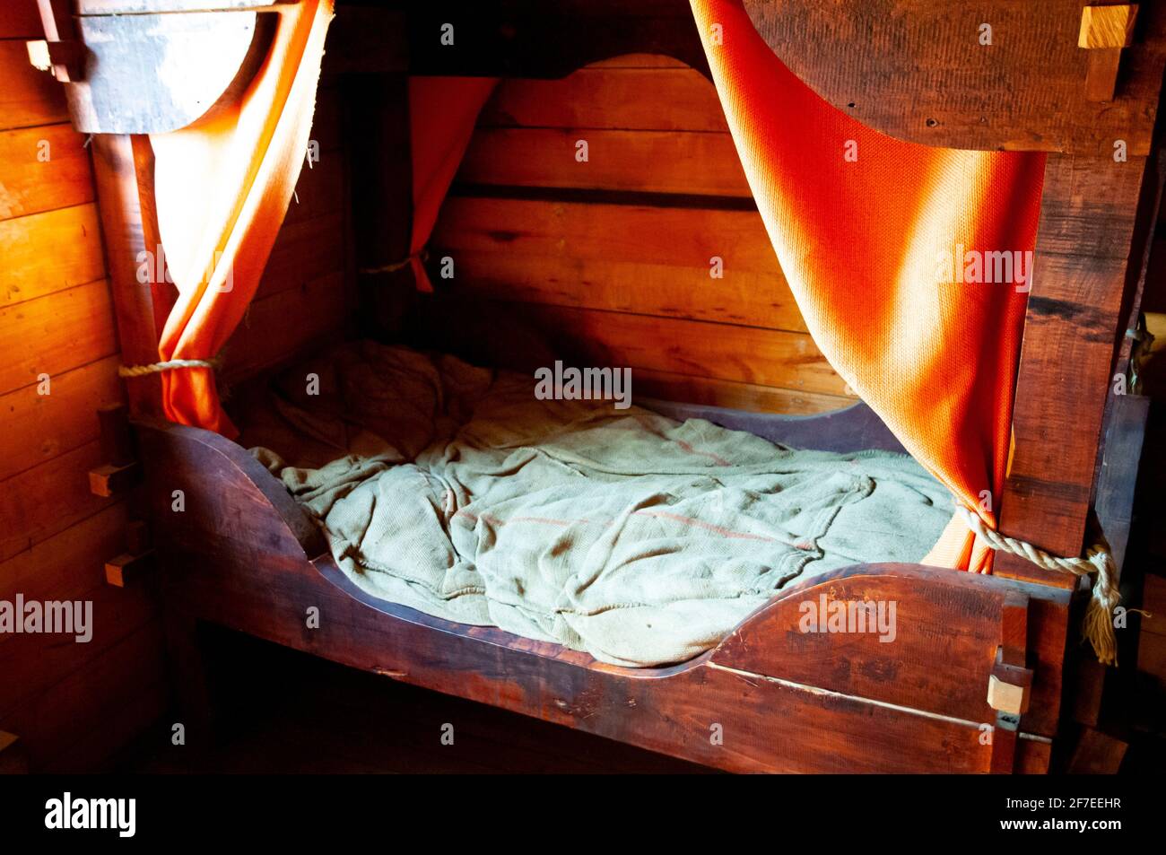 Cabaña en el viejo barco de madera Foto de stock