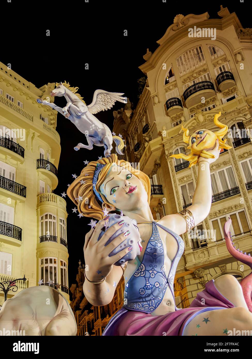 Las fallas, una celebración tradicional que se celebra anualmente en conmemoración de San José, Valencia, España, Europa Foto de stock