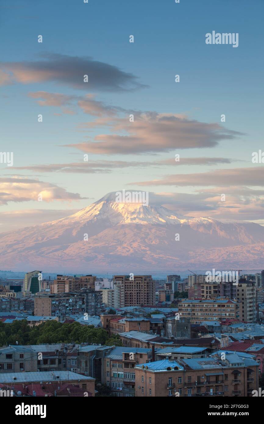 Armenia, Yerevan, Vista de Ereván y el Monte Ararat del Cascade Foto de stock