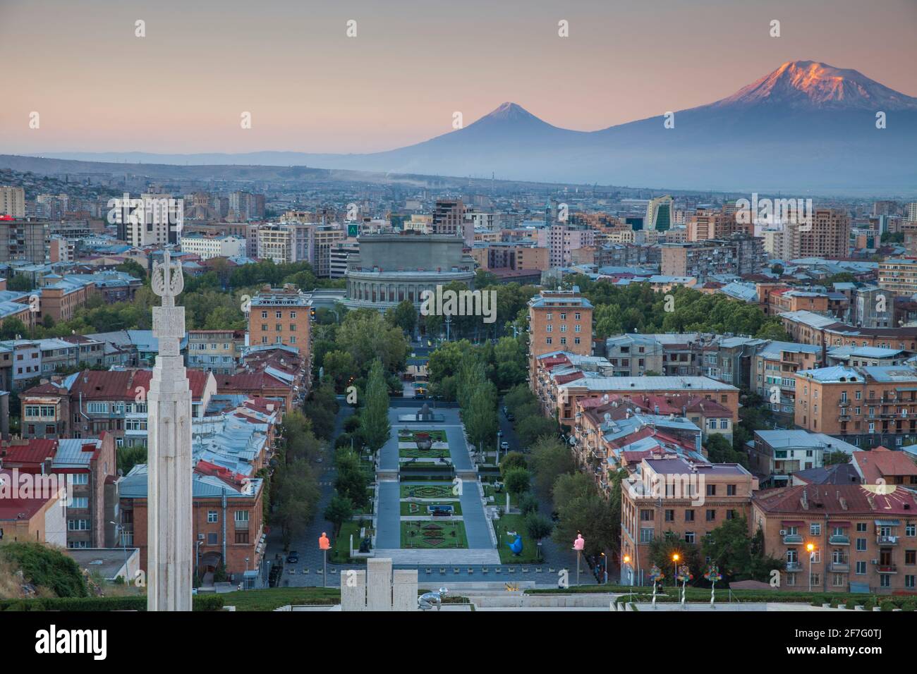Armenia, Yerevan, Vista de Ereván y el Monte Ararat del Cascade Foto de stock