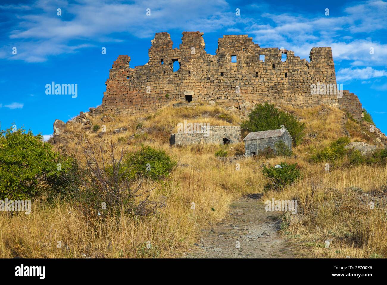 Armenia, Aragatsotn, Ereván, Amberd fortaleza situada en las laderas del Monte Aragat Foto de stock