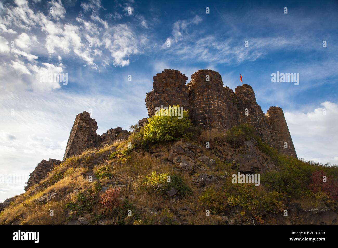 Armenia, Aragatsotn, Yerevan, fortaleza Amberd ubicado en las laderas del Monte Aragats Foto de stock