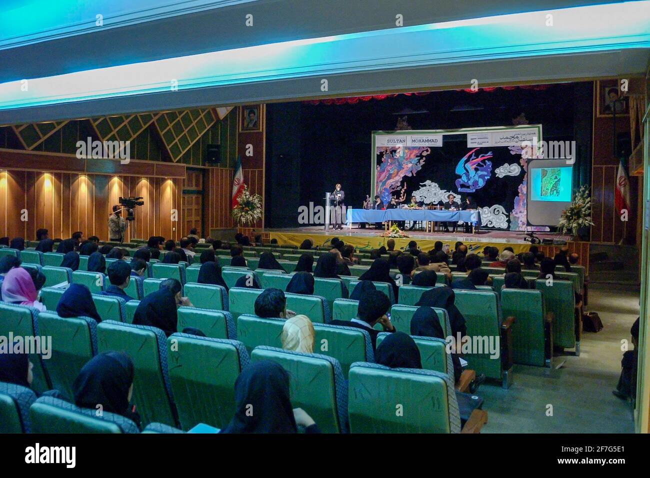 Presentación sobre conferencia internacional sobre pintura persa, Universidad de Tabriz, Irán Foto de stock