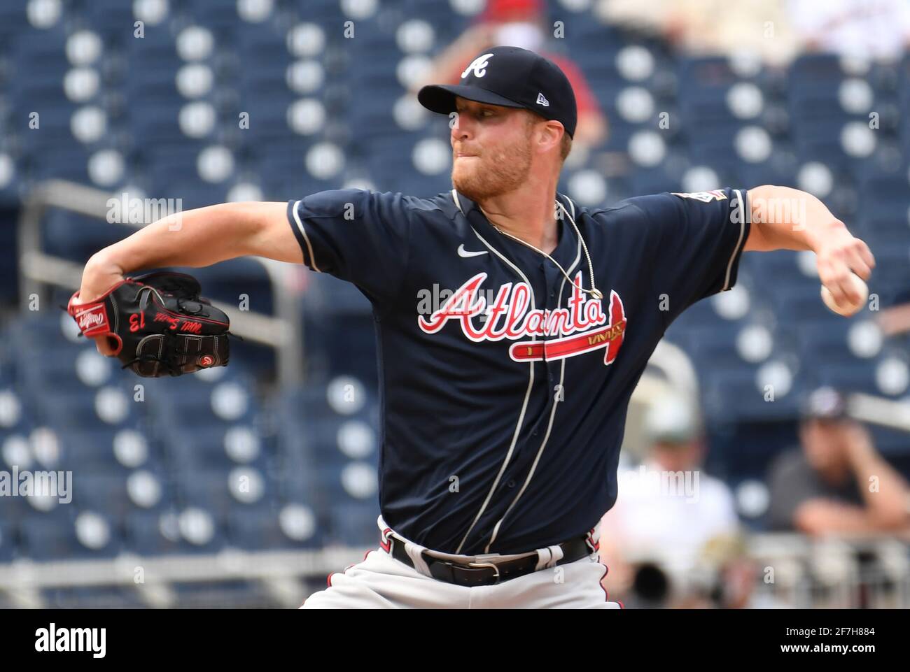 Atlanta Braves Acerer Will Smith lanza en la novena entrada de juego contra los nacionales de Washington en Nationals Park en Washington, DC el miércoles, 7 de abril de 2021. Braves ganó su primer juego del año 7-6. Foto de Pat Benic/UPI Foto de stock