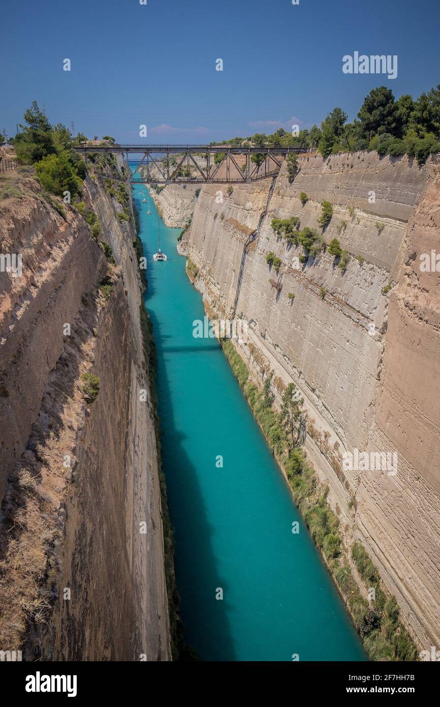 Corinto O Canal De Corinto En Grecia Un Estrecho Canal Que Conecta El Mar Iónico Con El Mar 2056