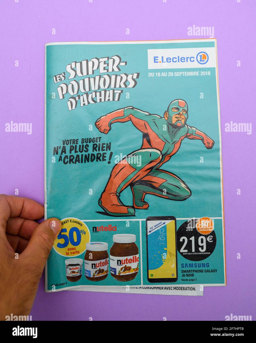 La celebración de una nueva revista publicitaria de la cadena alimentaria  E.Leclerc supermercados Fotografía de stock - Alamy