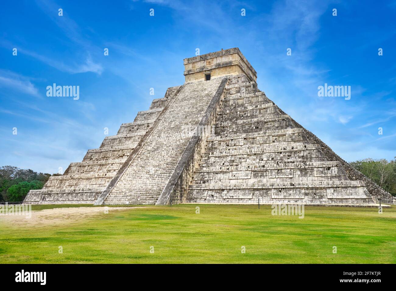 Pirámide del Templo Kukulkan, ruinas mayas antiguas, Chichén Itzá, Yucatán, México Foto de stock