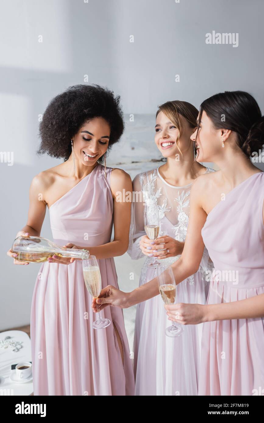 Vestidos De Dama De Honor Negro Fotos e Imágenes de stock - Alamy