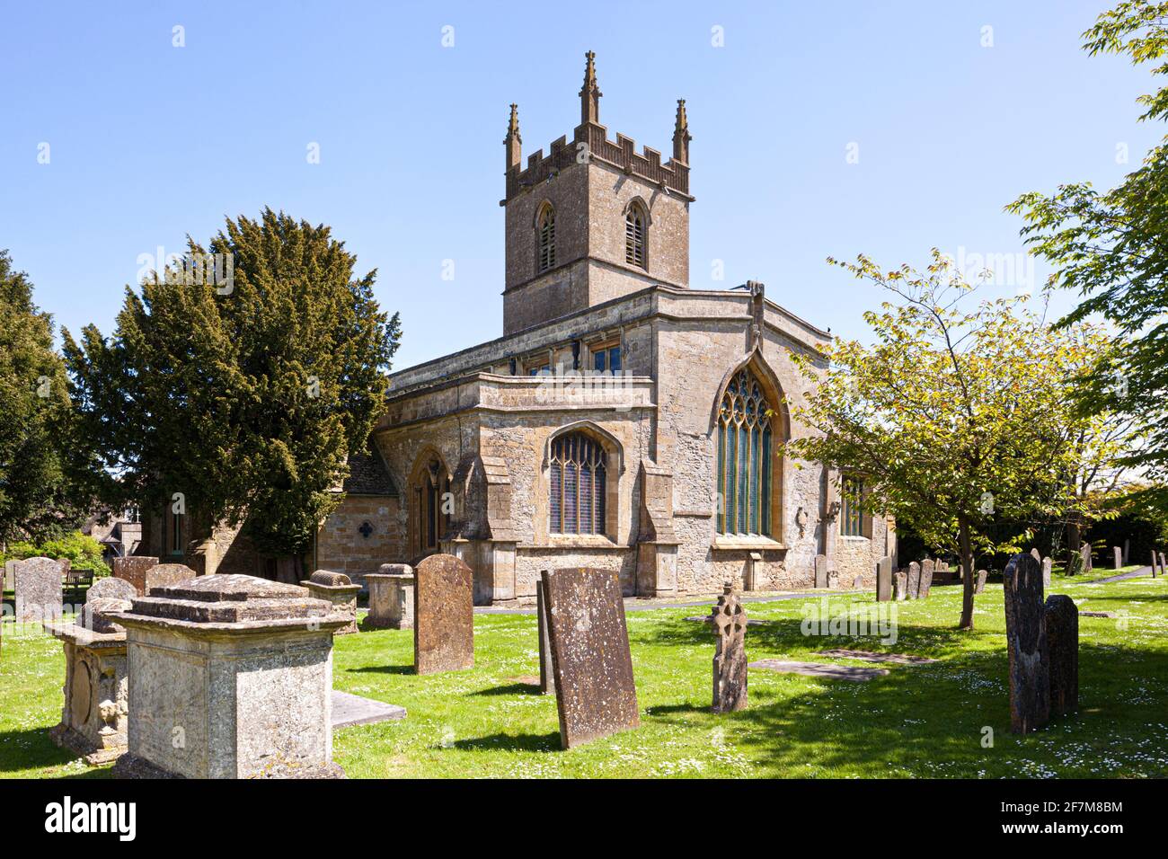 Iglesia de St Edwards en la ciudad de Cotswold estibar en la Wold, Gloucestershire, Reino Unido Foto de stock