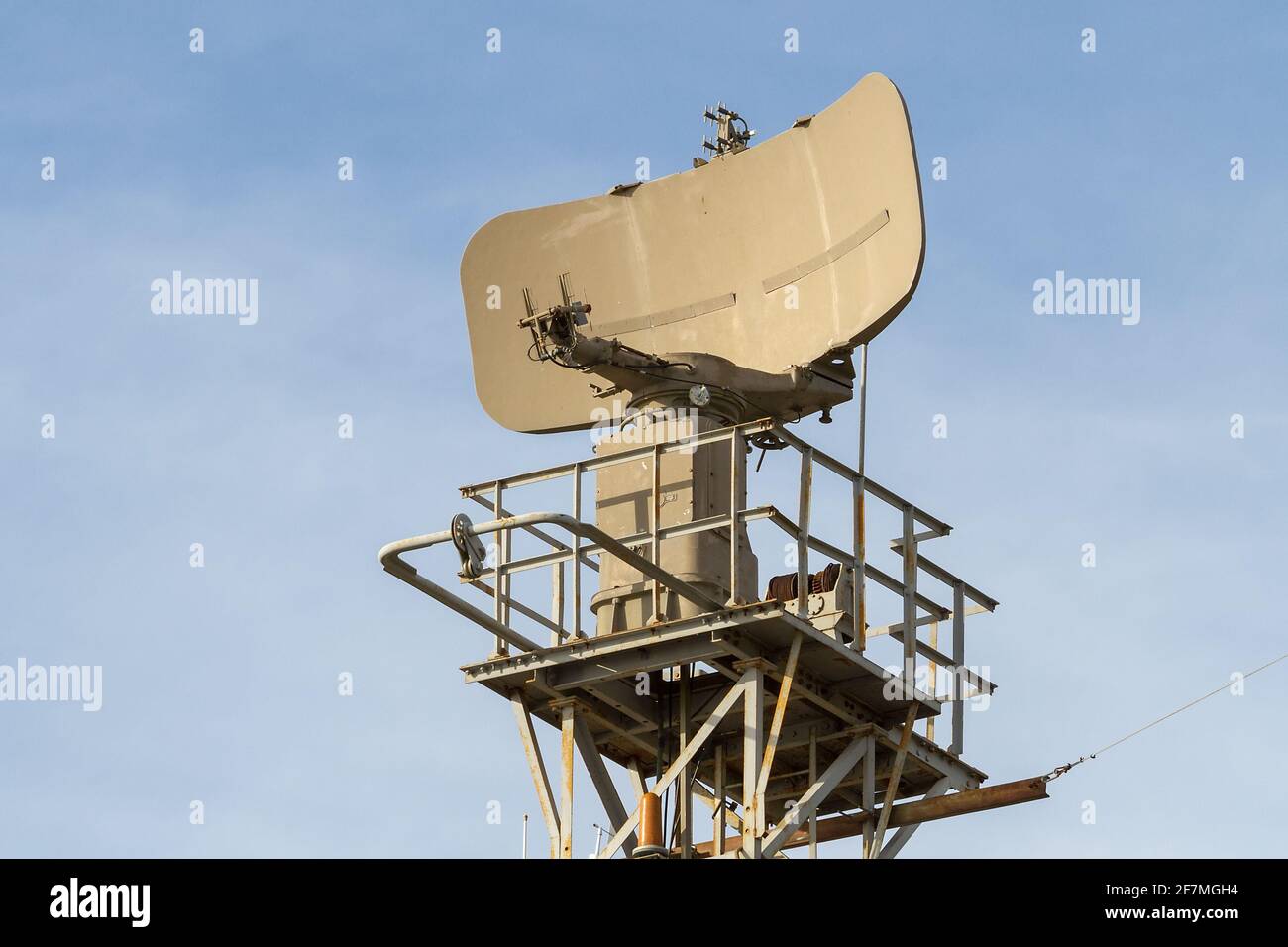 Telecomunicaciones. Sistema de defensa aérea por radar costero. Foto de stock
