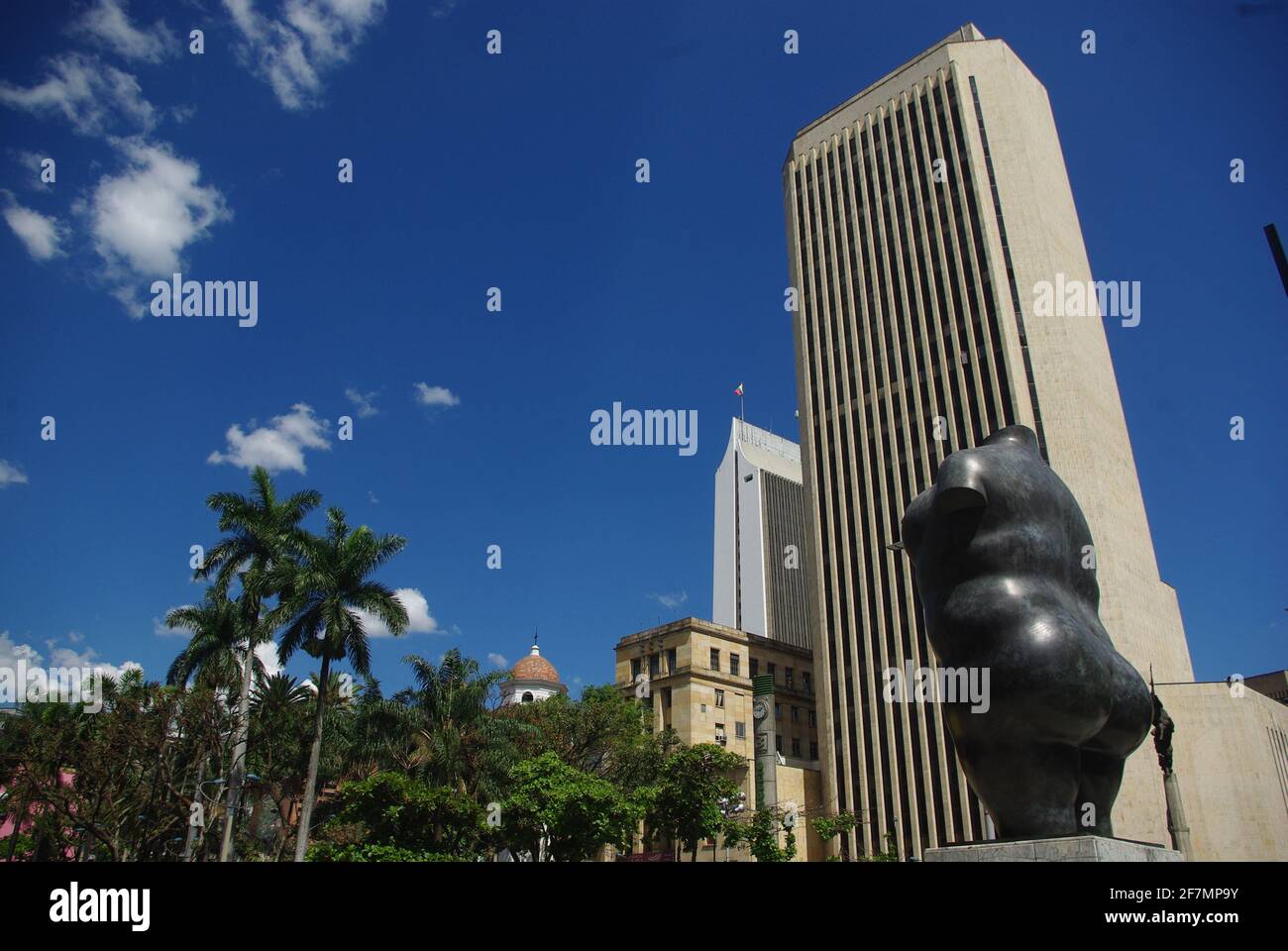 Escultura de Fernando Botero en Plaza Mayor, Medellín, Colombia Foto de stock