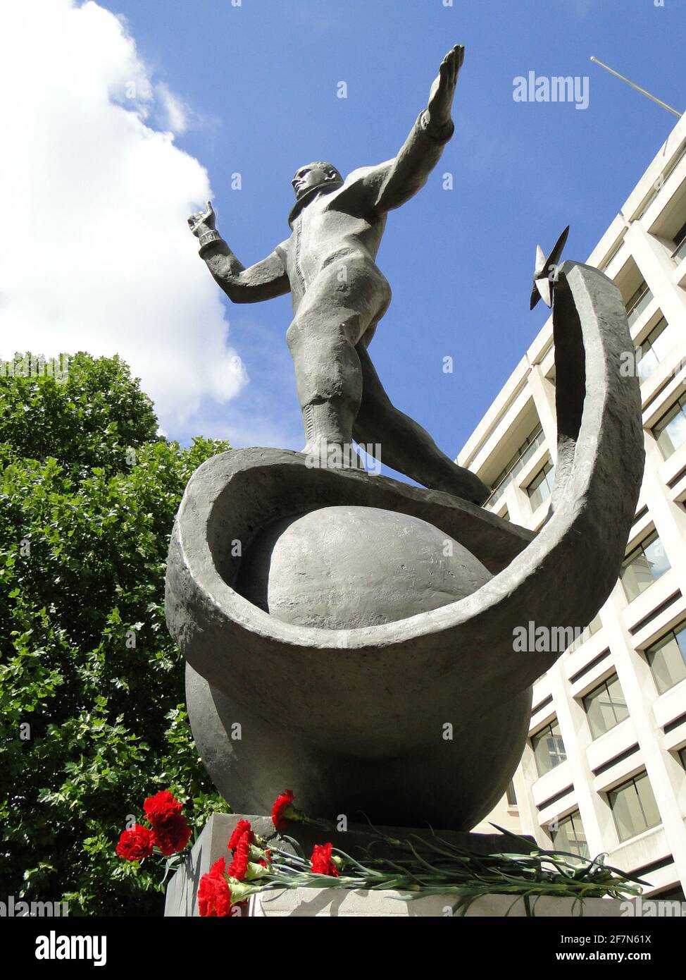 Desvelando la estatua a Yuri Gagarin - el primer hombre en el cosmos en el edificio del British Council en Londres, Reino Unido Foto de stock
