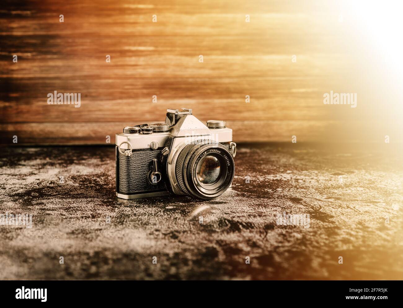 Photograph reflex camera blurred background fotografías e imágenes de alta  resolución - Alamy