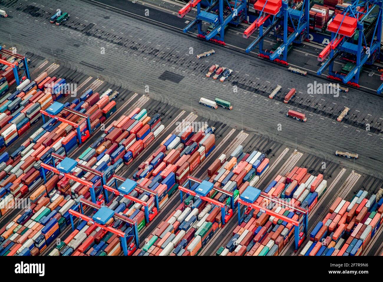 Der HLA Container Terminal Altenwerder (CTA) ist eines der weltweit modernsten Containerterminales. Es gehört der Hamburger Hafen und Logistik AG (HH Foto de stock