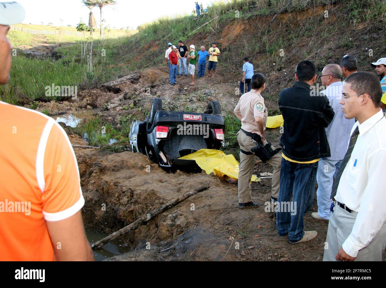 eunapolis, bahia / brasil - 12 de junio de 2008: Accidente de vehículo en  la carretera BR 101 deja a una persona muerta en la ciudad de Eunapolis  Fotografía de stock - Alamy
