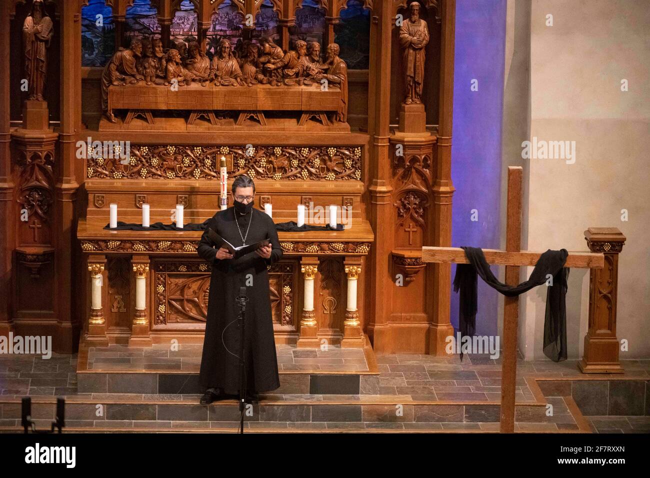 La Iglesia Luterana de San Martín en Austin, TX, una afiliada de la Iglesia Evangélica Luterana de América (ELCA), realiza el Servicio Tenebrae en línea durante la Semana Santa. Tenebrae, latino para La Iglesia Luterana de San Martín en Austin, TX, una afiliada de la Iglesia Evangélica Luterana de América (ELCA), realiza el Servicio Tenebrae en línea durante la Semana Santa. Tenebrae, latino para