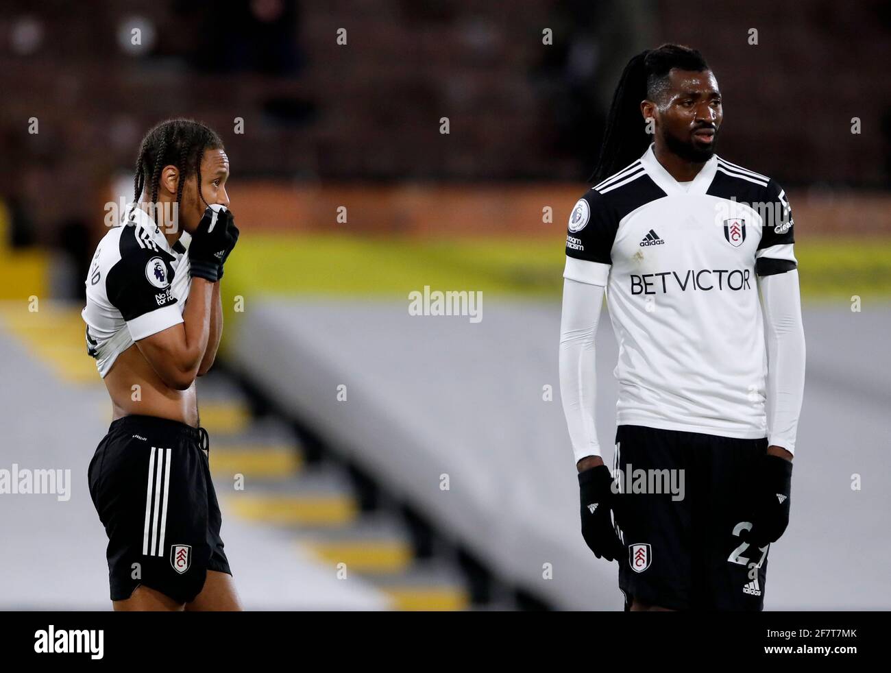 Andre Frank Zambo Anguissa De Fulham Derecha Y Bobby Decordova Reid Aparecen Abatidos Al Final Del Partido De La Premier League En Craven Cottage Londres Fecha De La Foto Viernes 9 De Abril De Andre Frank Zambo Anguissa De Fulham Derecha Y Bobby Decordova Reid Aparecen Abatidos Al Final Del Partido De La Premier League En Craven Cottage Londres Fecha De La Foto Viernes 9 De Abril De