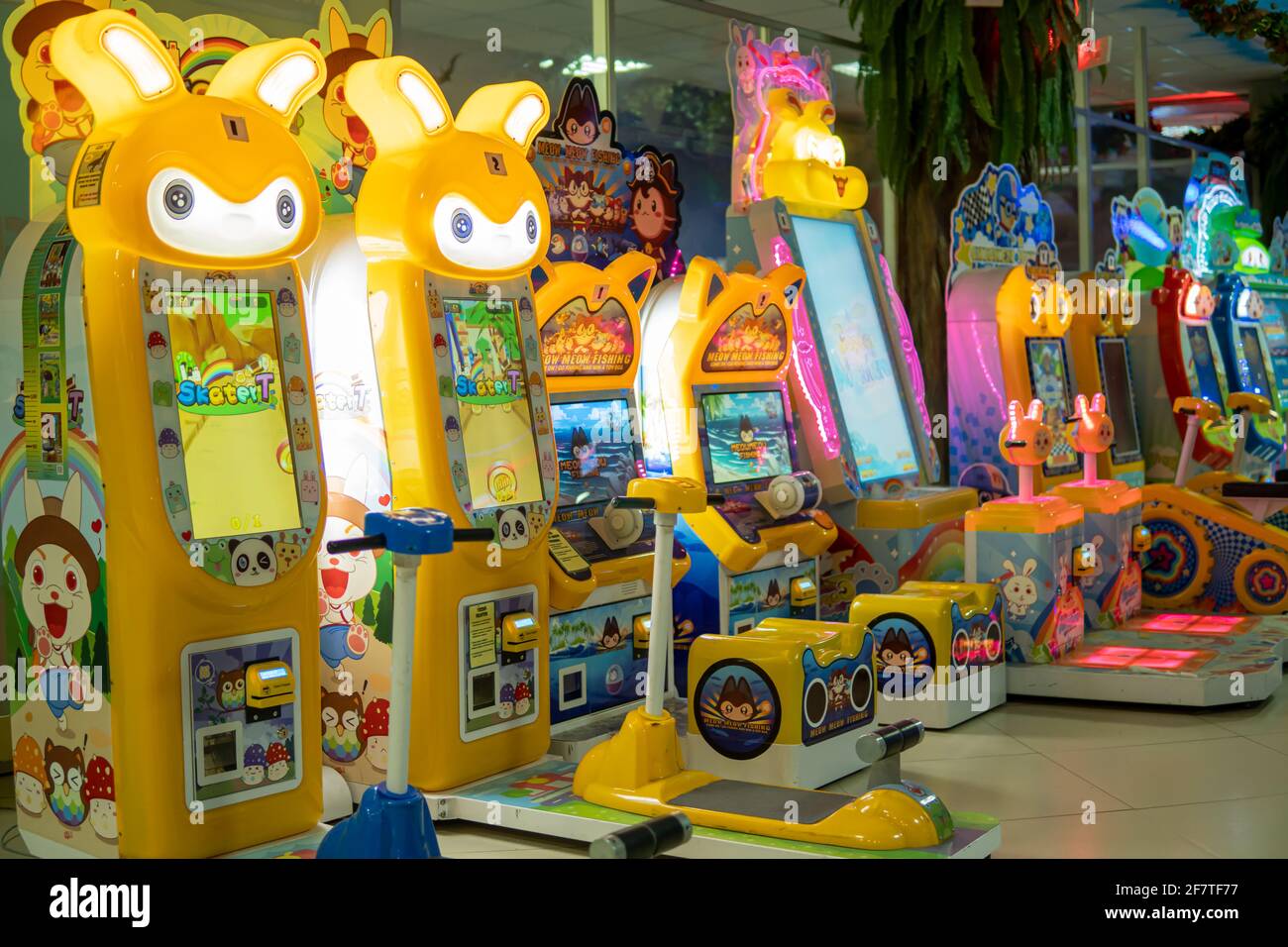 Máquinas de juegos para niños fotografías e imágenes de alta resolución -  Alamy