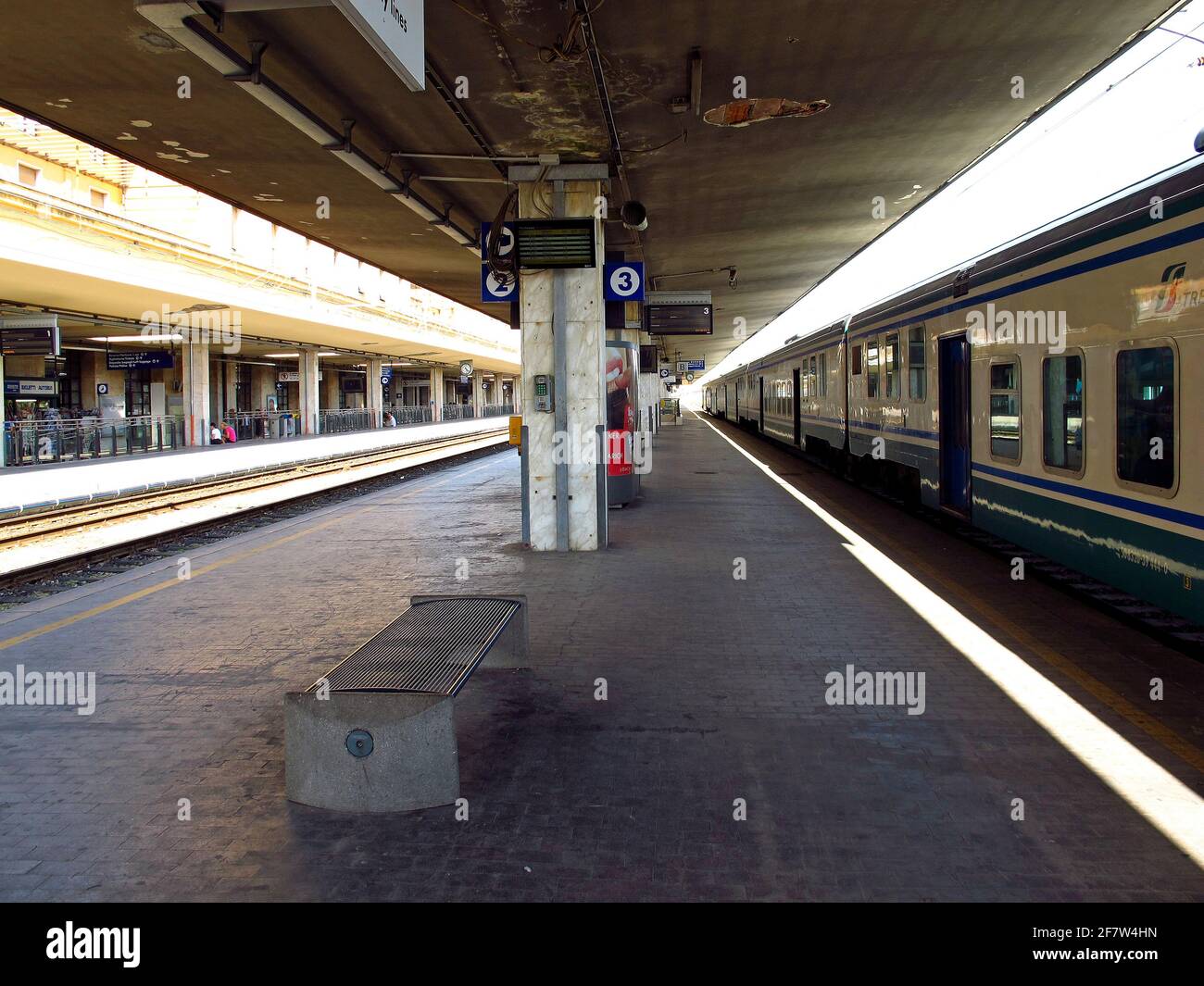 La estación de tren, Florencia, Italia Fotografía de stock - Alamy