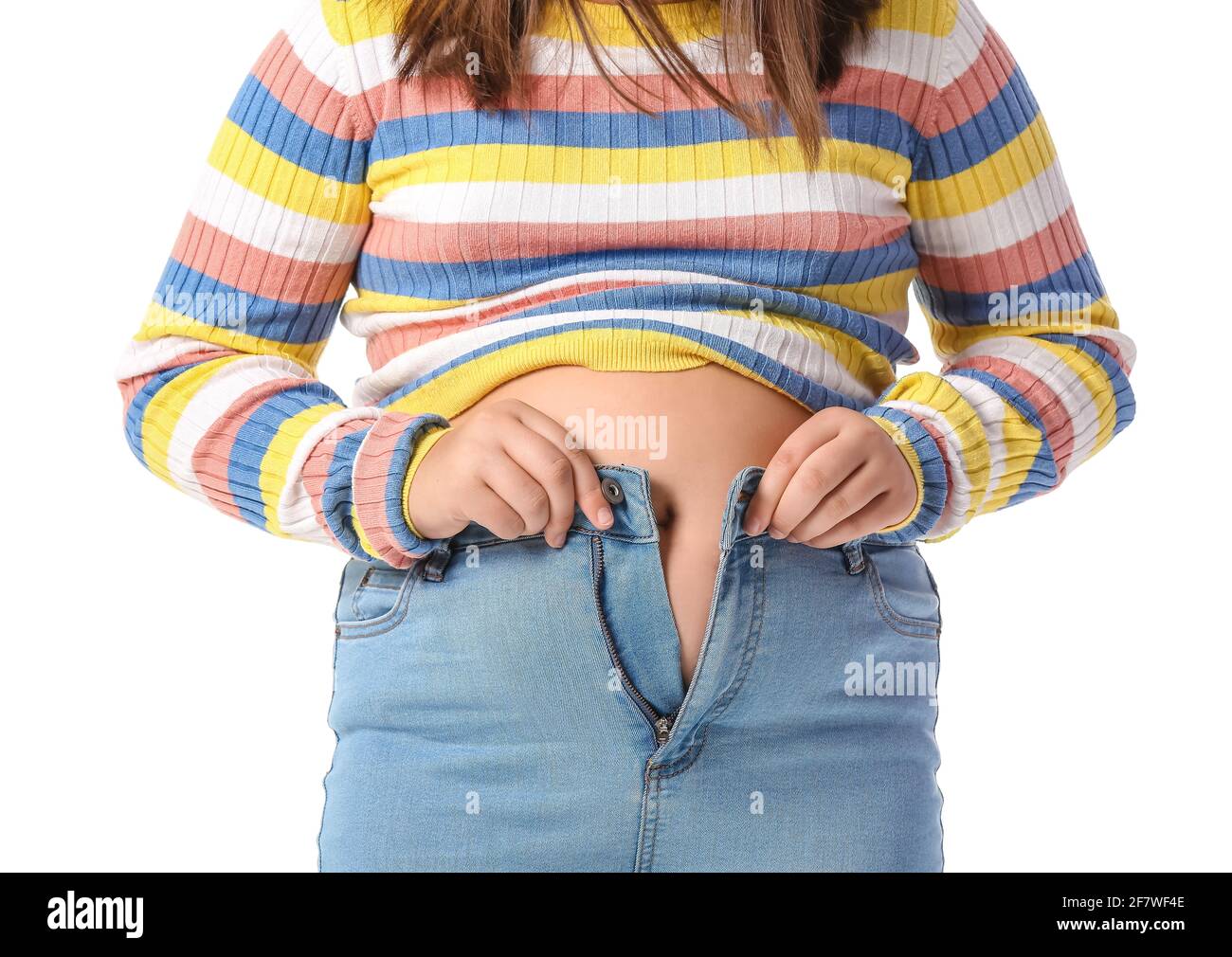 Chica con sobrepeso en ropa ajustada sobre fondo blanco, primer plano  Fotografía de stock - Alamy