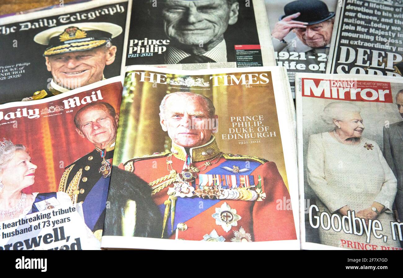 Londres, Reino Unido. 10th de Abr de 2021. Los periódicos británicos rinden homenaje al príncipe Felipe que murió el 9th de abril a los 99 años. Crédito: Mark Thomas/Alamy Live News Foto de stock
