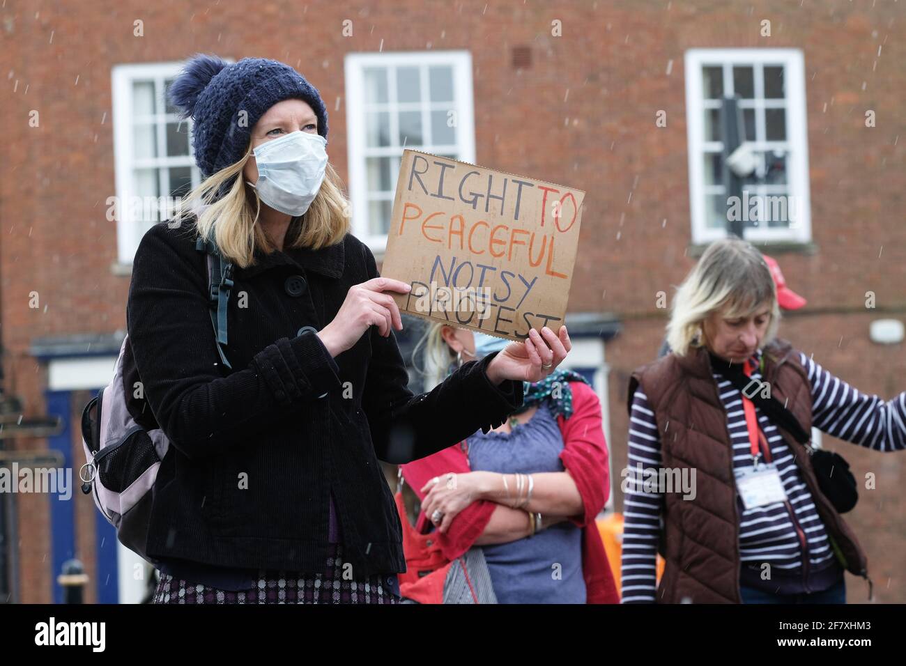 Worcester, Worcestershire, Reino Unido – Sábado 10th de abril de 2021 – Matar al proyecto de ley Los manifestantes se manifiestan en el centro de Worcester contra el nuevo proyecto de ley sobre la policía, el delito, la sentencia y los tribunales (PCSC), que consideran limitará sus derechos a la protesta legal. Foto Steven May / Alamy Live News Foto de stock