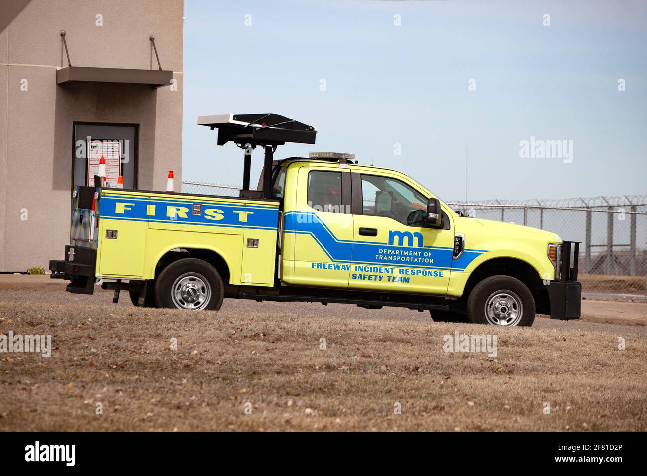 Departamento de Transporte de la autopista respuesta a incidentes camión del equipo de seguridad en el Aeropuerto Internacional St Paul de Minneapolis. Minneapolis Minnesota MN Estados Unidos Foto de stock