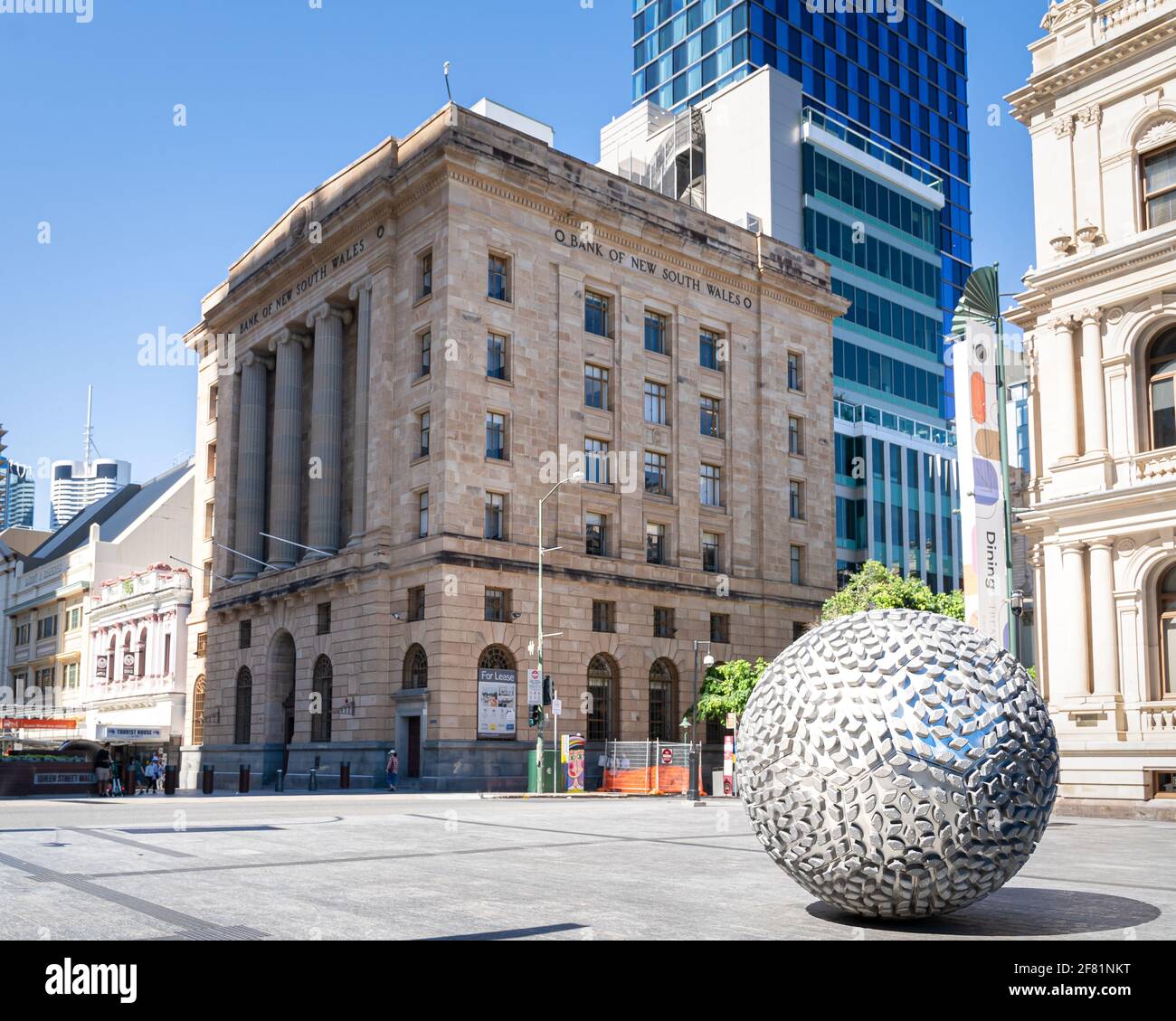 Brisbane, Queensland, Australia- 10 de abril de 2021: Edificio del Banco de Nueva Gales del Sur ubicado en Brisbane Foto de stock