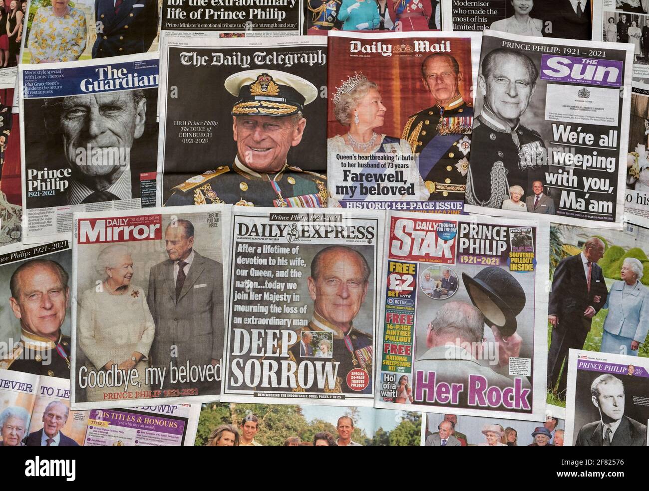 Páginas de prensa sobre la muerte del príncipe Felipe Que falleció el 9th 2021 de abril a los 99 años Foto de stock