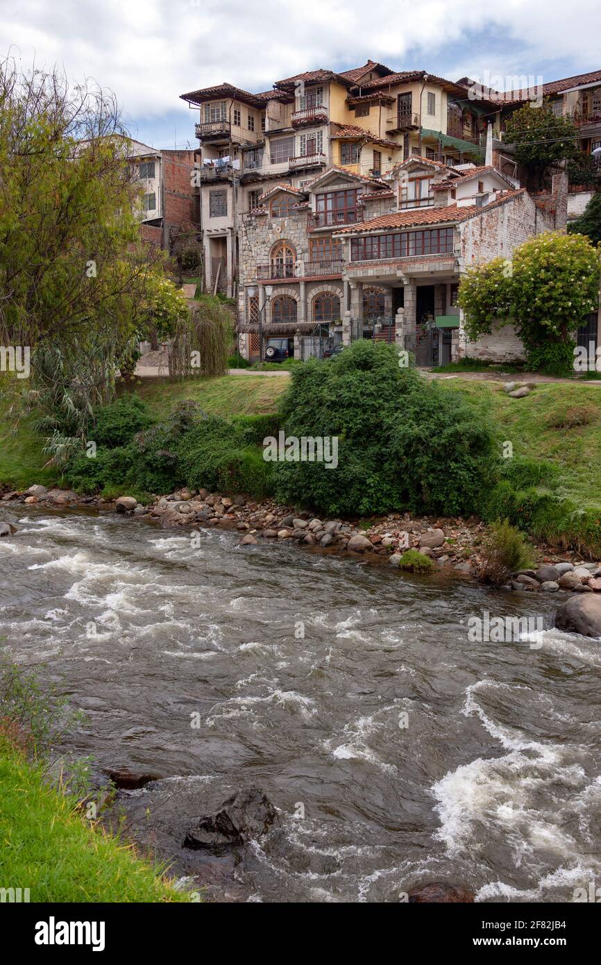 Interesante arquitectura - Una casa en la ciudad de Cuenca (Santa Ana de  los Cuatro Ríos de Cuenca) en la provincia de Azuay en Ecuador, Sudamérica  Fotografía de stock - Alamy