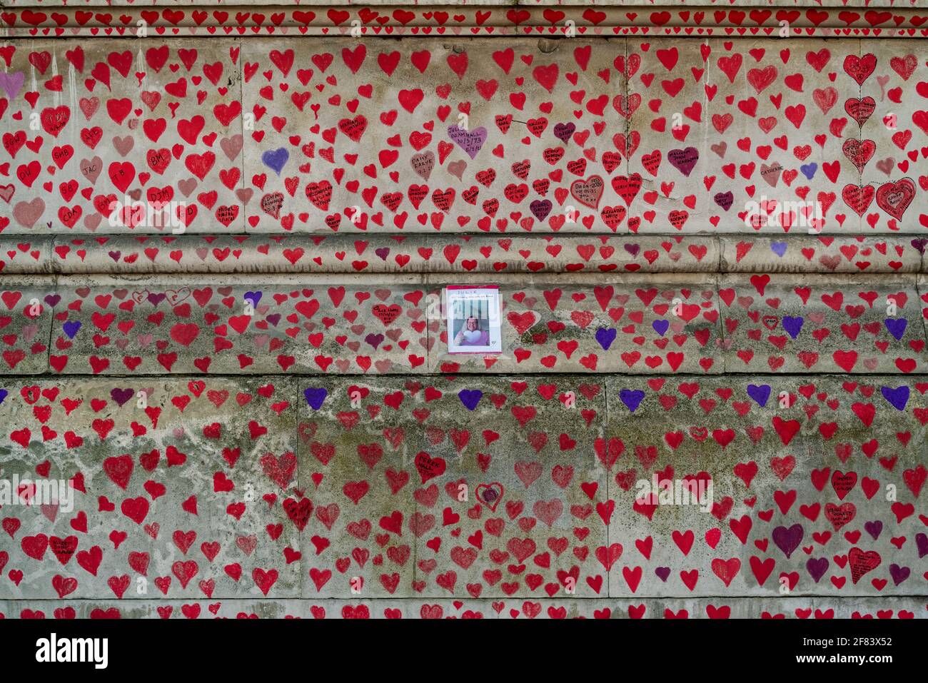 Coronavirus: National Covid Memorial Wall of Hearts, Westminster, Londres, Reino Unido. Foto de stock