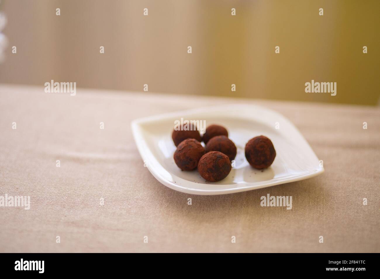 chocolates hechos a mano, artículos de confitería, dulces Foto de stock
