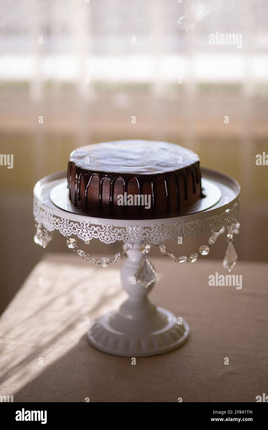 Deliciosos pasteles, pastel de chocolate, dulces hechos a mano con chocolate Foto de stock