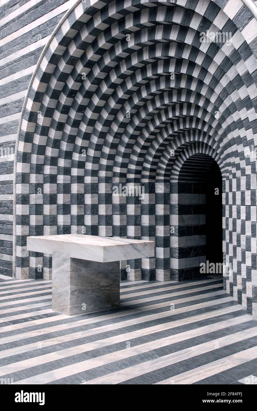 Iglesia de San Giovanni Battista, Arquitecto Mario Botta, Ticino, San Juan Bautista, San Juan Bautista, Pueblo de Montaña de Mogno, Municipio Fotografía de stock - Alamy Iglesia de San Giovanni Battista, Arquitecto Mario Botta, Ticino, San Juan Bautista, San Juan Bautista, Pueblo de Montaña de Mogno, Municipio Fotografía de stock - Alamy