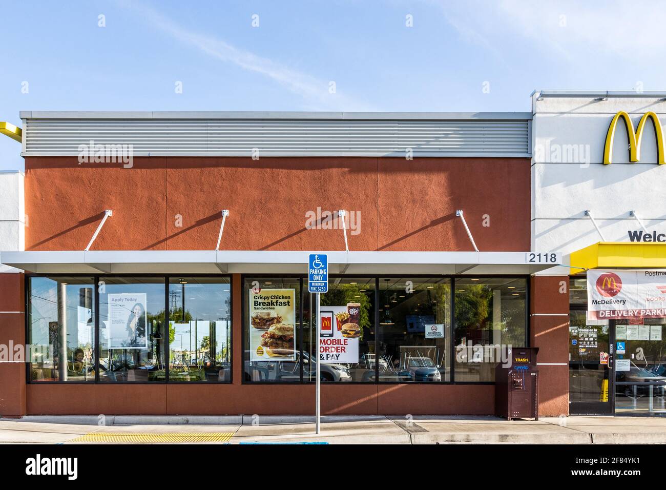 Tablero de publicidad de mcdonalds fotografías e imágenes de alta resolución Alamy