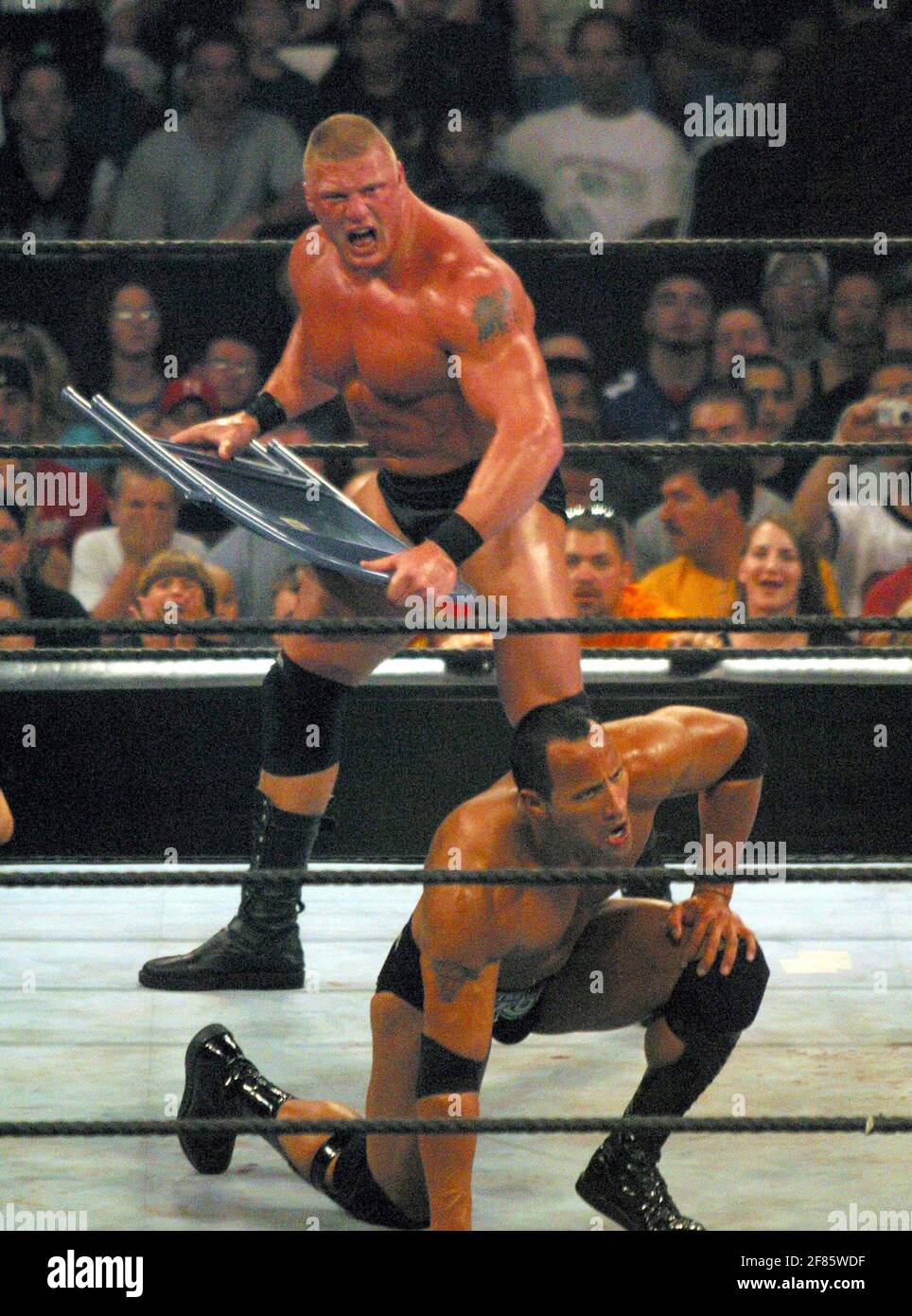 Virus Fragante Mata Brock Lesnar vs Dwayne The Rock Johnson 2002 Foto de John Barrett/PhotoLink  Fotografía de stock - Alamy