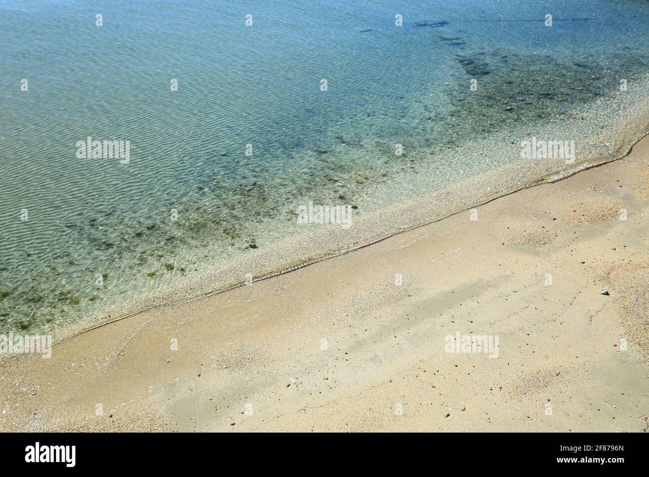 Playa de arena en la isla Rab en Croacia Foto de stock