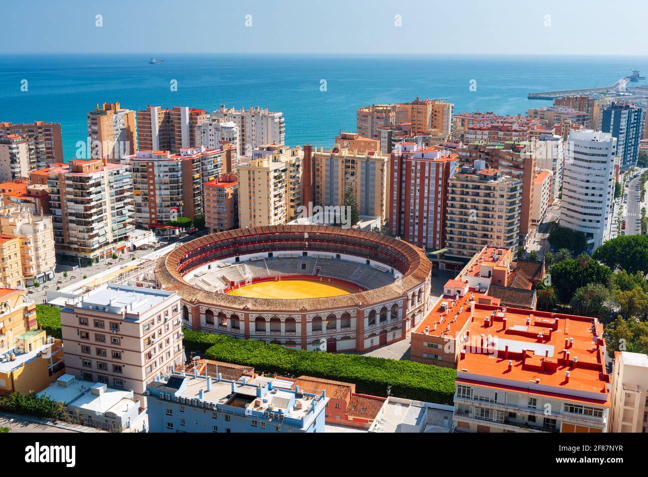 Málaga, España, horizonte hacia el Mar Mediterráneo por la tarde. Foto de stock