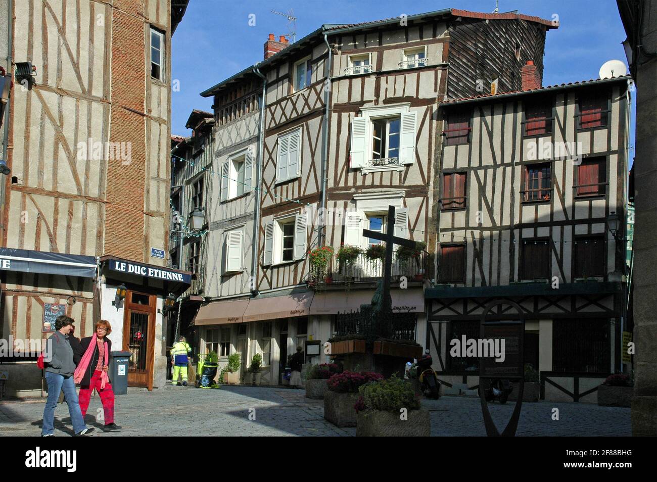 Place Saint Aurelien, Village de la Boucherie, Limoges, Limousin, Francia. Octubre. Foto de stock