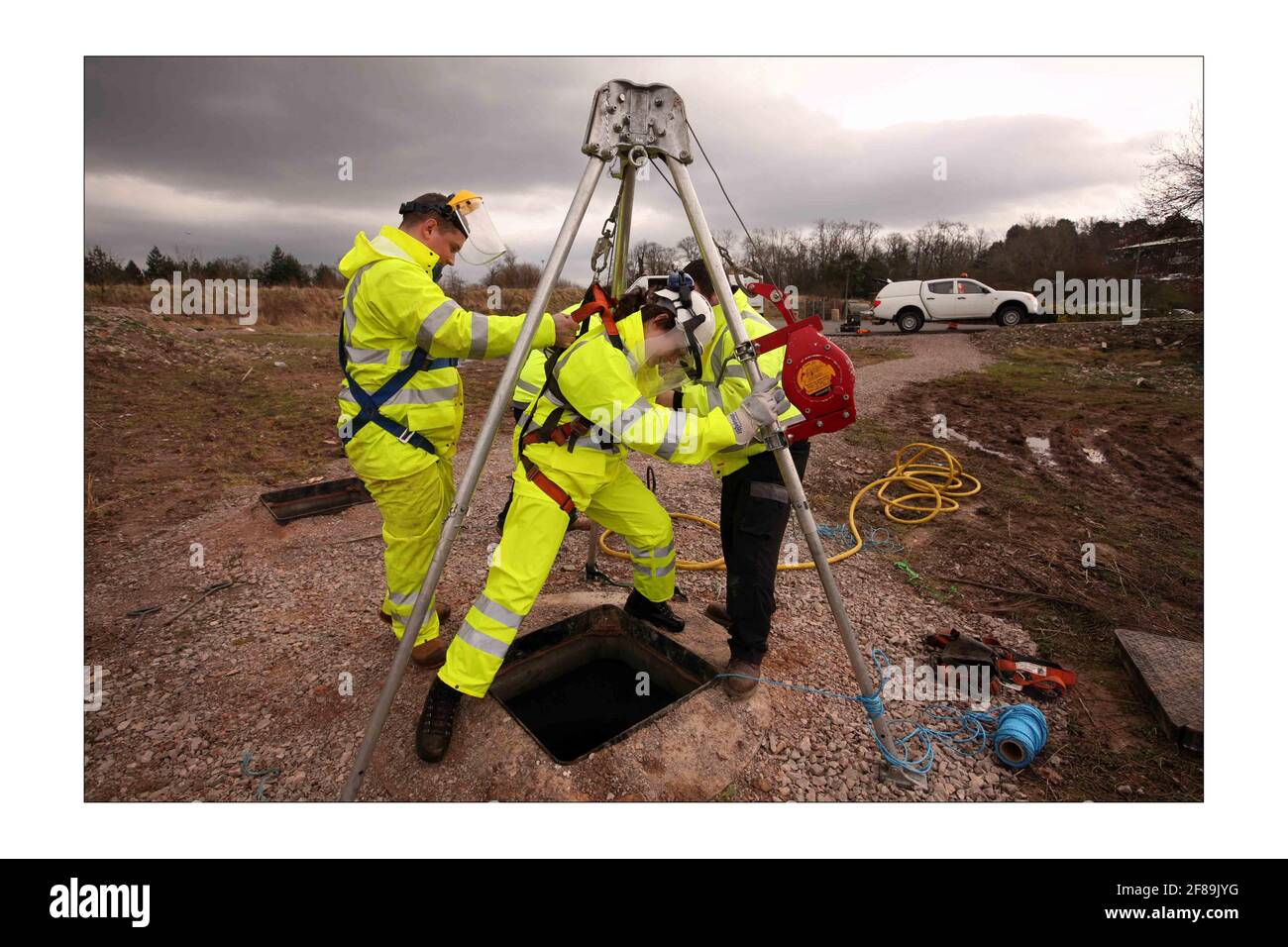 Rebecca Armstrong investiga H2O redes de instalación de cables de fibra